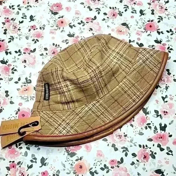 Steve Madden Reversible Bucket Hat - Picture 4 of 5